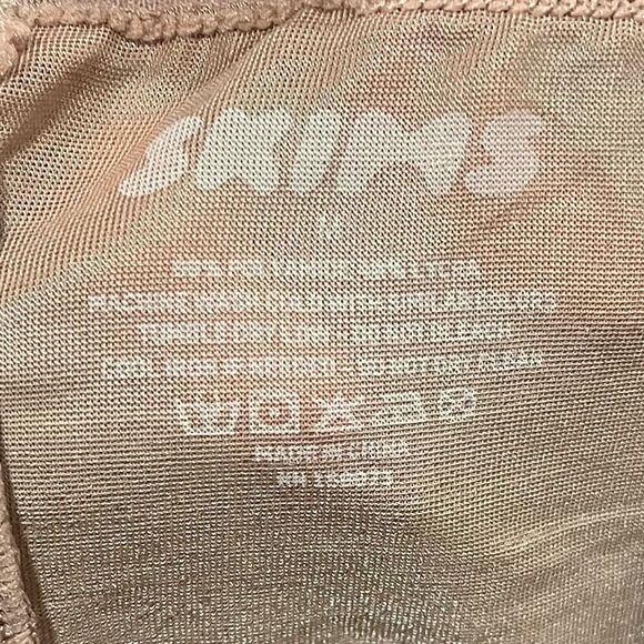 NWOT Skims Barely There High-Waisted Shortie Elastic Waistband Raw Cut Leg Tan M - Picture 3 of 3